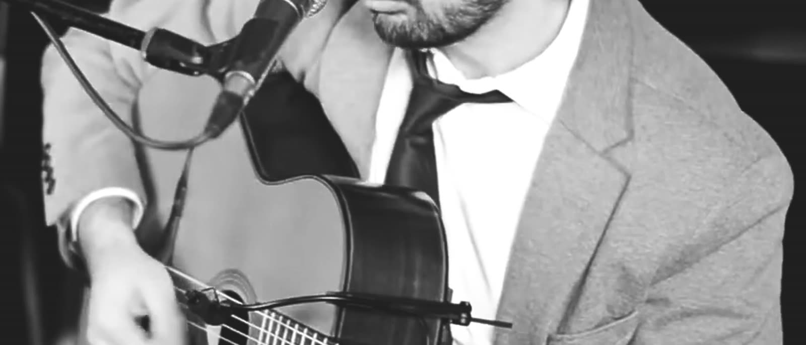 Lorenzo Spini’s right hand on the strings of his guitar